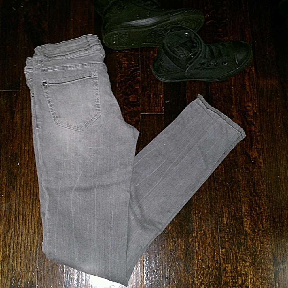⭐️ 5/$25 Miley Cyrus Max Azria Gray Jeans